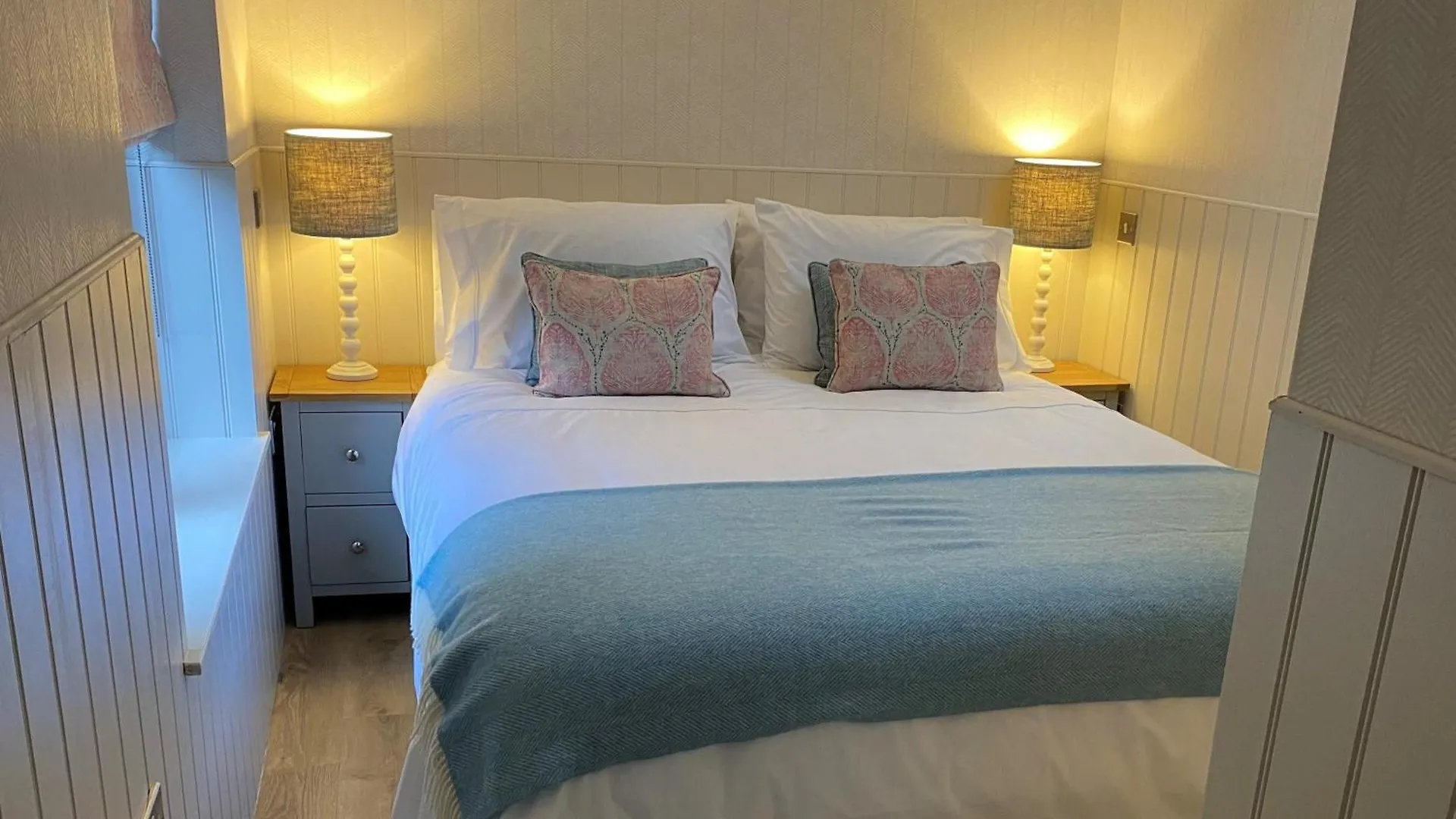 Contacts de Hillview Cottage